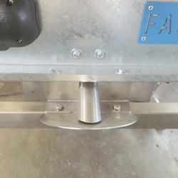 <b>Wasser-Prallplatte</b><br>Wasserprallplatte zur Verteilung von Wasser auf eine Breite von bis zu 10 Meter (je nach Leistung der Pumpe) - perfekt zur Staubbindung auf größeren Flächen