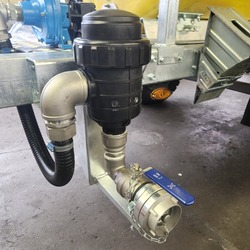 <b>Saugfilter im Ansaugaufbau</b><br>Zusätzlich verbauter Filter um auch feineren Schmutz beim Ansaugen aus einem Gewässer heraus zu filtern